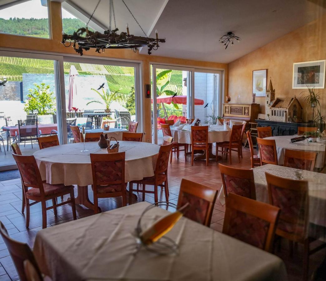 Weinhaus Burg-Schneider Hotel Райл Екстериор снимка
