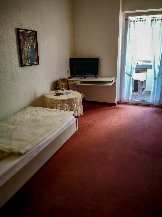 Weinhaus Burg-Schneider Hotel Райл Екстериор снимка