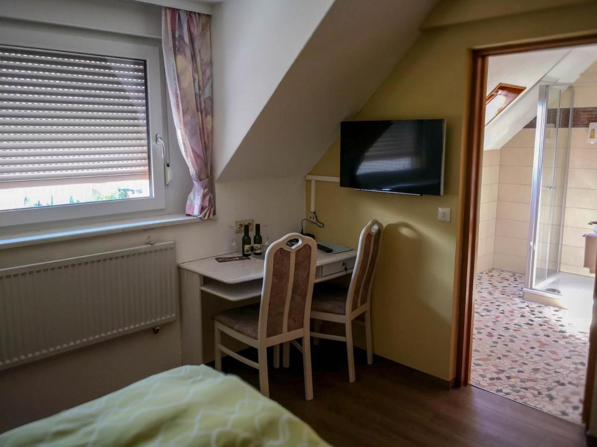 Weinhaus Burg-Schneider Hotel Райл Екстериор снимка