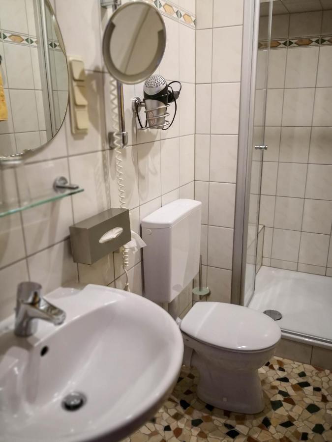 Weinhaus Burg-Schneider Hotel Райл Екстериор снимка