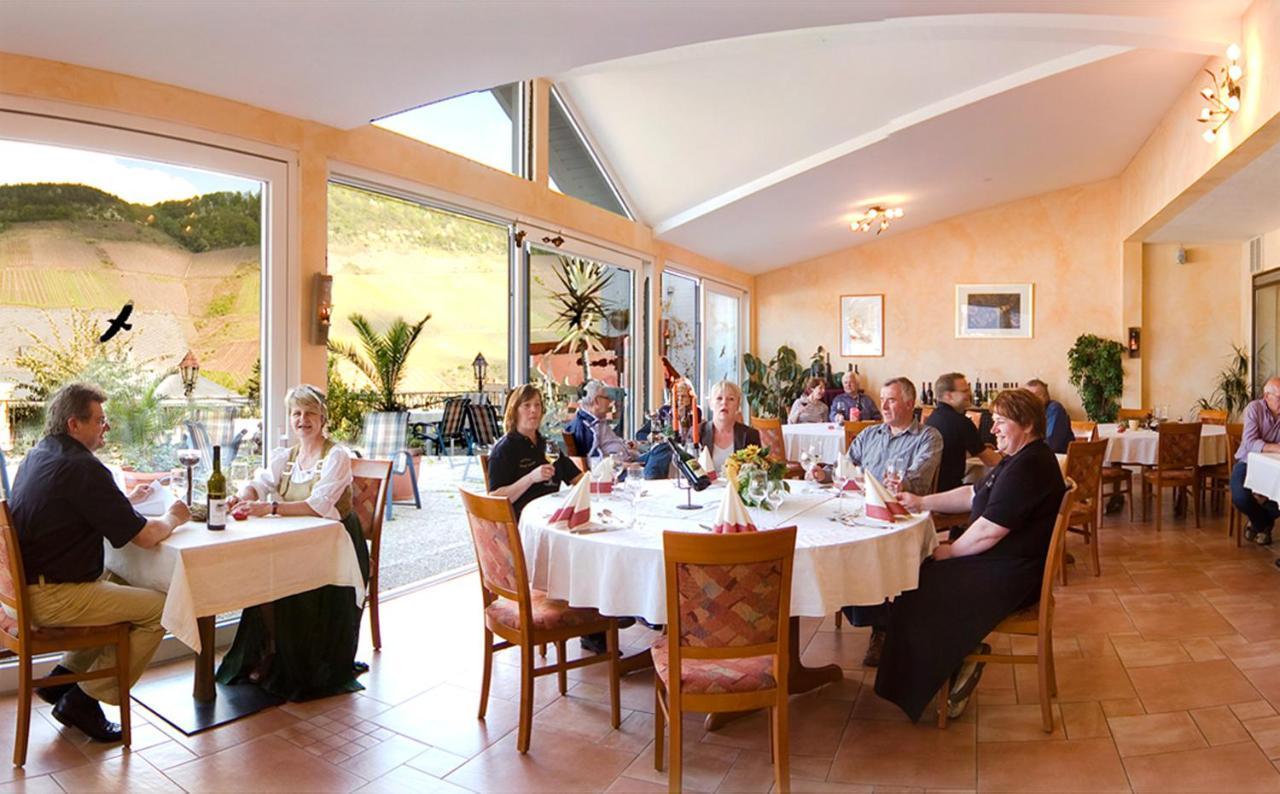 Weinhaus Burg-Schneider Hotel Райл Екстериор снимка
