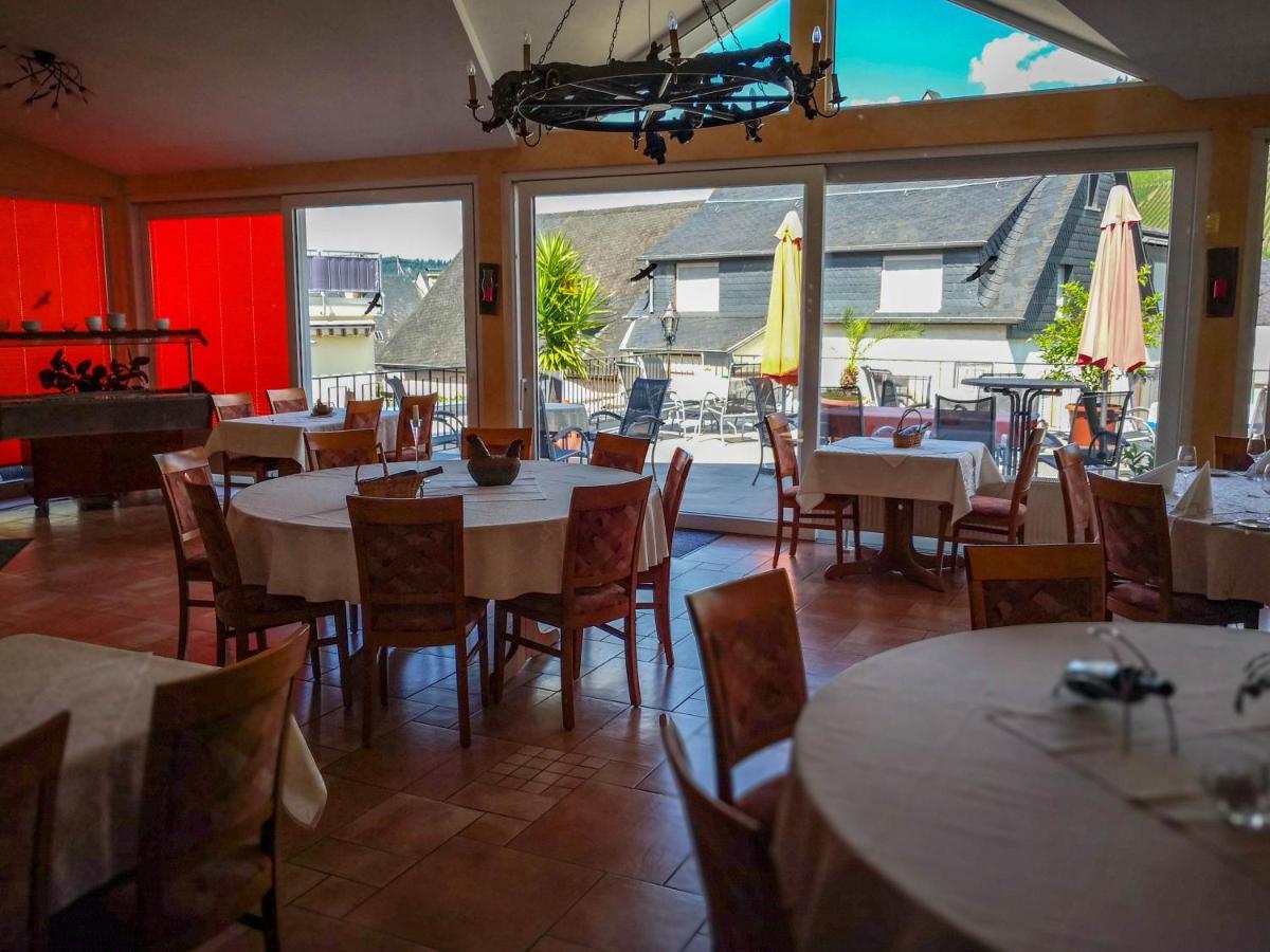 Weinhaus Burg-Schneider Hotel Райл Екстериор снимка