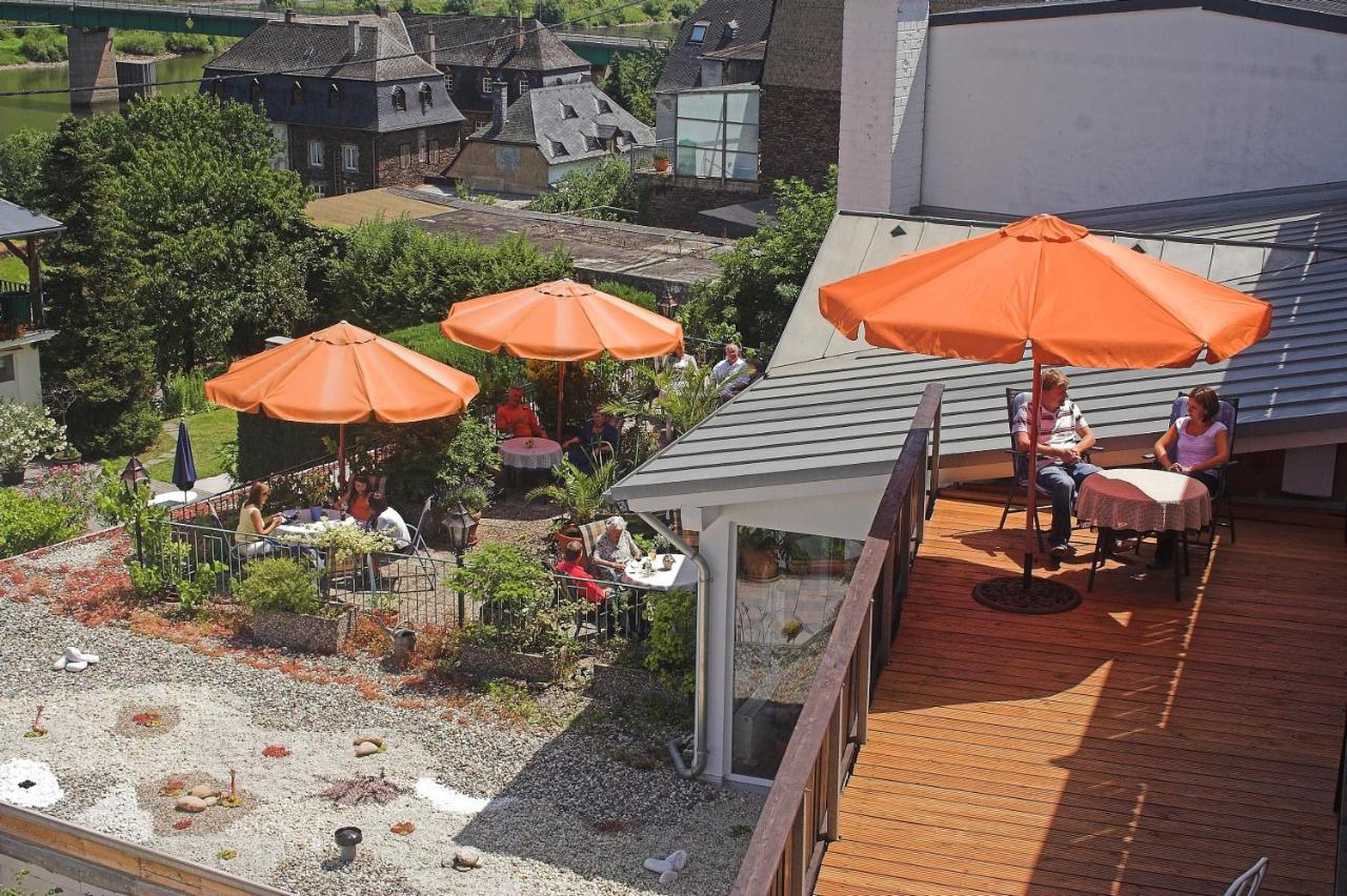 Weinhaus Burg-Schneider Hotel Райл Екстериор снимка