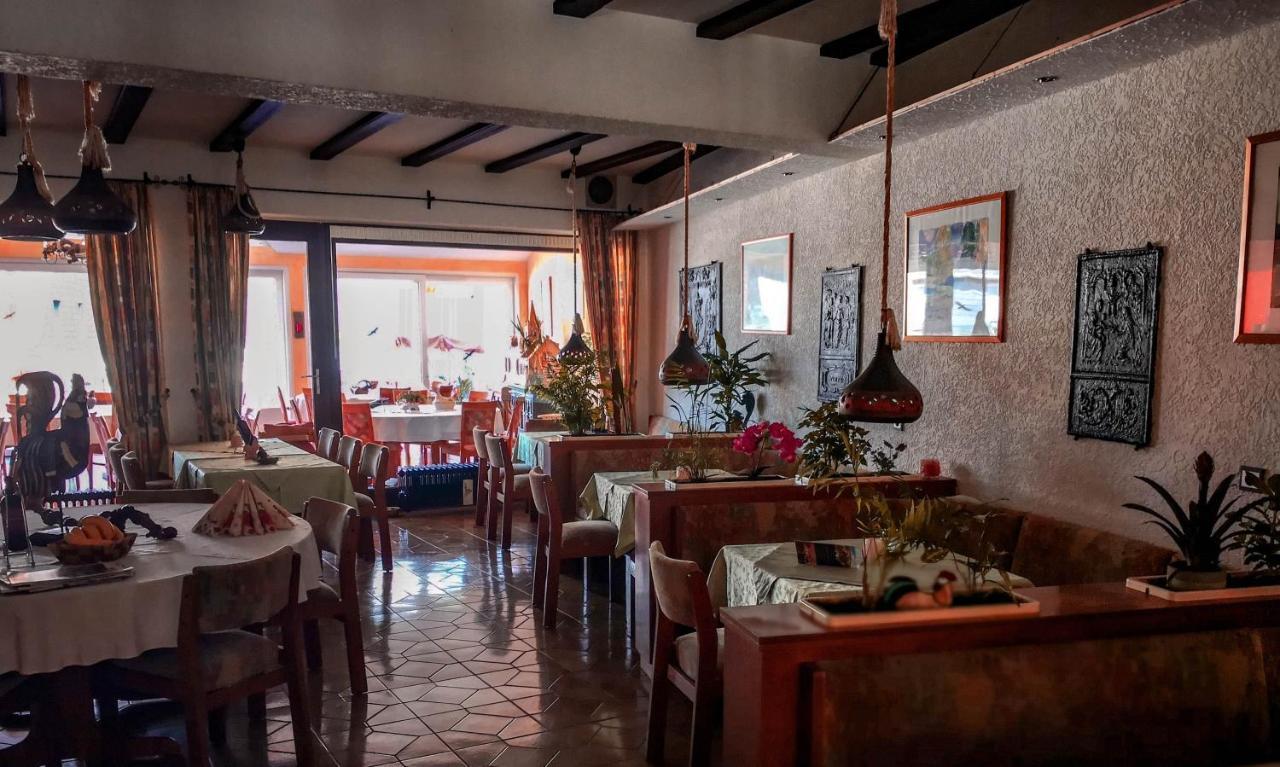 Weinhaus Burg-Schneider Hotel Райл Екстериор снимка