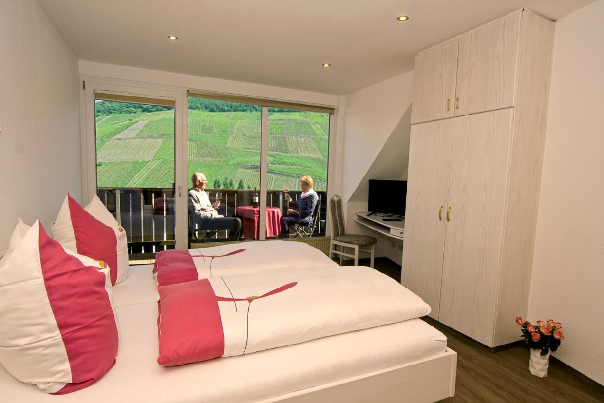 Weinhaus Burg-Schneider Hotel Райл Екстериор снимка
