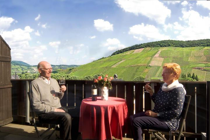 Weinhaus Burg-Schneider Hotel Райл Екстериор снимка